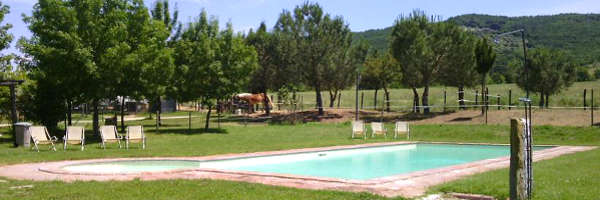 La Casa di Campagna, family agriturismo, camere, piscina, maneggio a Magione (Perugia)